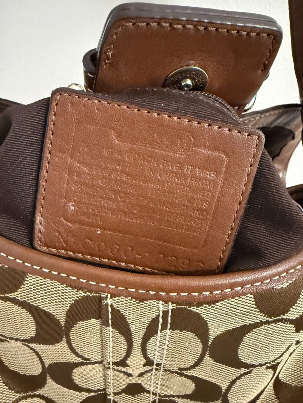 Coach Soho Khaki and Brown Signature Canvas. - Picture 4 of 4